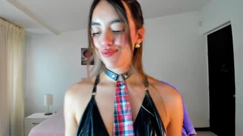 Snapshot of _charlotte_evans_2 chatting on 02.18.25 Charlote online show from 02.18.25