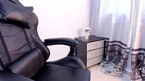 _charlottedavis online show from 02.13.25