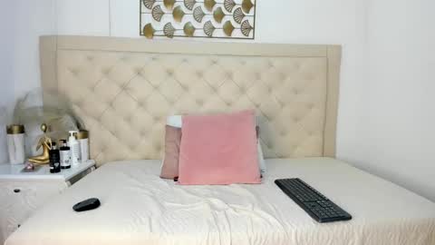 Snapshot of _chloe_adams chatting on 02.19.25 Chloe online show from 02.19.25