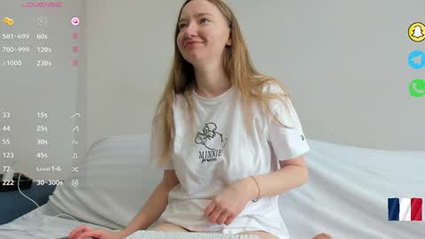 Snapshot of _coquine_ chatting on 04.26.26 Sophie online show from 04.26.26