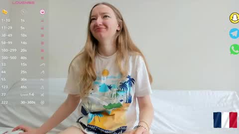 Snapshot of _coquine_ chatting on 04.28.26 Sophie online show from 04.28.26