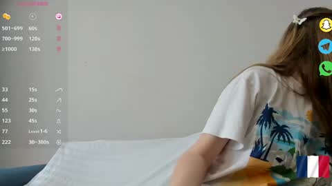 Snapshot of _coquine_ chatting on 04.29.26 Sophie online show from 04.29.26