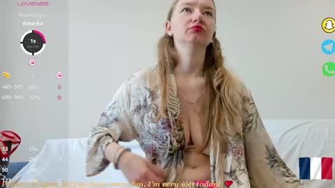Snapshot of _coquine_ chatting on 05.06.26 Sophie online show from 05.06.26