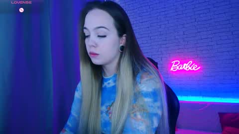 Snapshot of _crazybee_ chatting on 02.25.26 Nica online show from 02.25.26