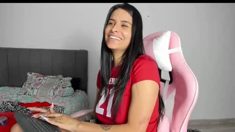 Snapshot of _elektrah chatting on 02.18.25 _elektrah online show from 02.18.25