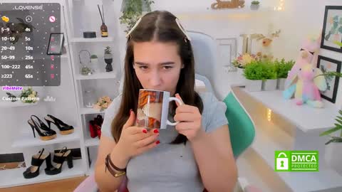 Snapshot of _eliizabeth__ chatting on 12.08.24 Lizzy online show from 12.08.24