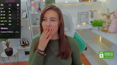 Snapshot of _eliizabeth__ chatting on 12.28.24 Lizzy online show from 12.28.24