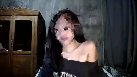 Snapshot of _ellevivien chatting on 07.18.26 Elle online show from 07.18.26