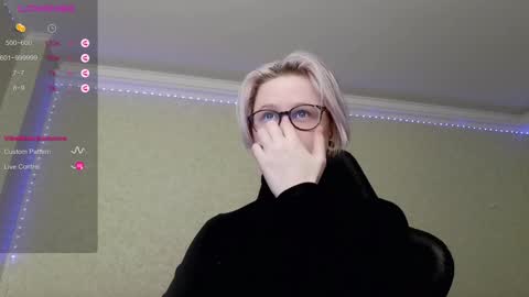 chloue and Gretta online show from 12.01.24