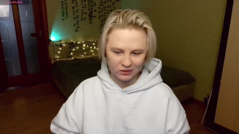 chloue and Gretta online show from 12.12.24