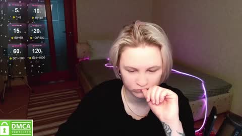 chloue and Gretta online show from 01.06.25