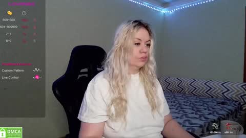 chloue and Gretta online show from 01.10.25