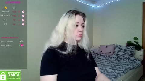 chloue and Gretta online show from 03.10.25