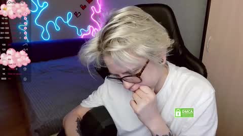 chloue and Gretta online show from 11.08.25