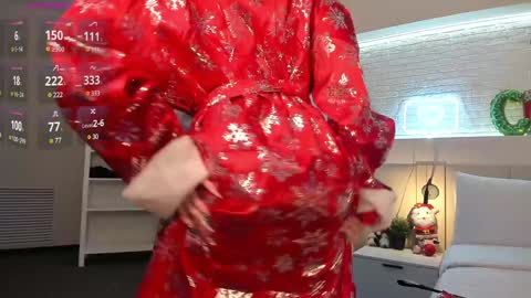 Snapshot of _emiliaa_ chatting on 12.26.24 Milana online show from 12.26.24