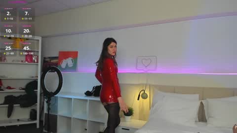 Snapshot of _emiliaa_ chatting on 01.29.25 Milana online show from 01.29.25