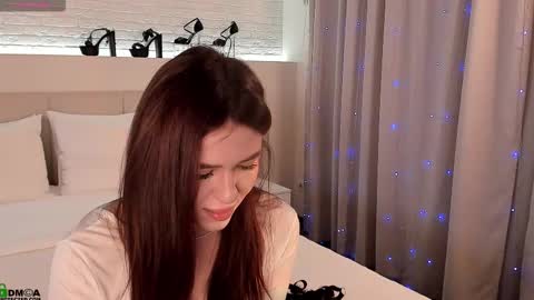 Snapshot of _emiliaa_ chatting on 10.14.25 Milana online show from 10.14.25