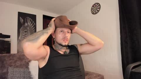 Snapshot of _emilio_escobar chatting on 06.04.26 Emilio online show from 06.04.26