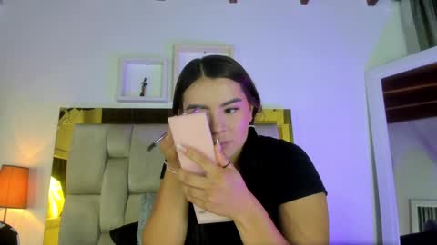 Snapshot of _emily_r chatting on 12.19.24 Isabella online show from 12.19.24