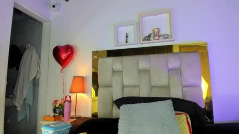 Snapshot of _emily_r chatting on 02.21.25 Isabella online show from 02.21.25