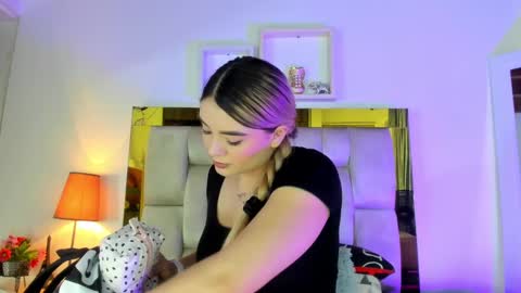 Snapshot of _emily_r chatting on 03.05.25 Isabella online show from 03.05.25