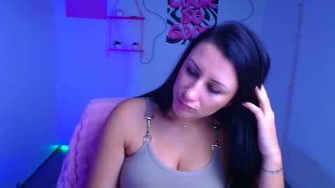 Snapshot of _emma_lay chatting on 10.17.25 Emma online show from 10.17.25