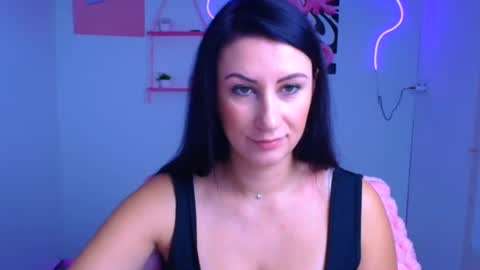Snapshot of _emma_lay chatting on 10.20.25 Emma online show from 10.20.25