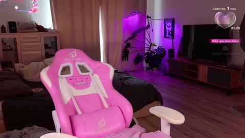 Mia  online show from 09.13.25