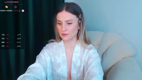 Snapshot of _esmeraldiyaa_ chatting on 01.06.25 _esmeraldiyaa_ online show from 01.06.25