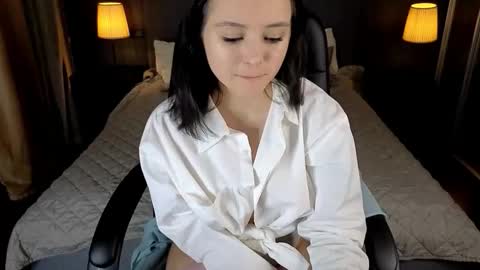 Snapshot of _eva_green chatting on 10.11.25 Eva Green online show from 10.11.25