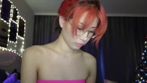 Snapshot of _eve____ chatting on 01.05.25 EveEva online show from 01.05.25