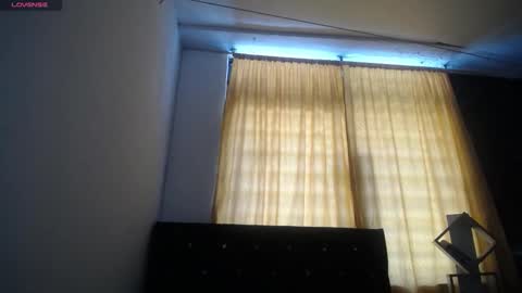 Snapshot of _exa_ chatting on 12.21.25 Exa help me position myself with your thumb up thanks online show from 12.21.25