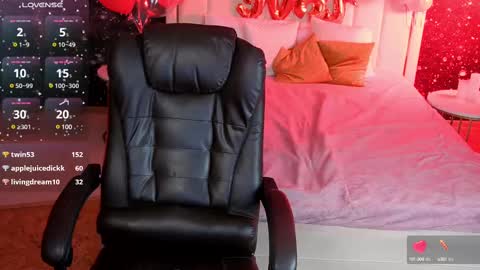  F R A U  online show from 03.08.25