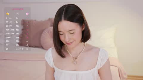 Snapshot of _female_essence_ chatting on 09.11.25 Essie online show from 09.11.25