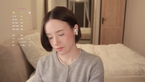 Snapshot of _female_essence_ chatting on 03.01.26 Essie online show from 03.01.26