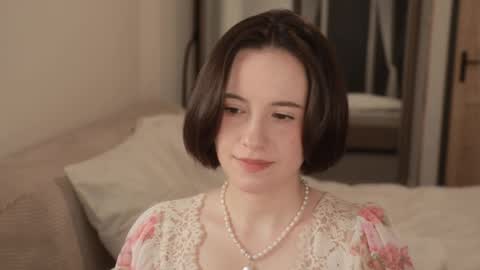 Essie  online show from 04.16.26