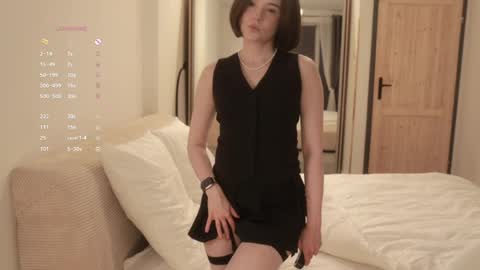 Snapshot of _female_essence_ chatting on 04.18.26 Essie online show from 04.18.26