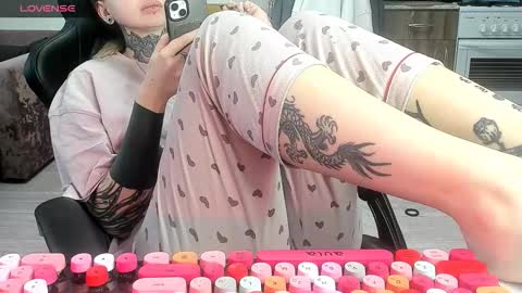 Snapshot of _feralberry__ chatting on 02.15.26 Alis online show from 02.15.26