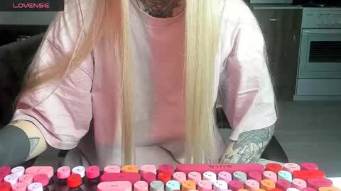 Snapshot of _feralberry__ chatting on 02.22.26 Alis online show from 02.22.26