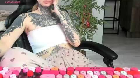 Snapshot of _feralberry__ chatting on 06.03.26 Alis online show from 06.03.26