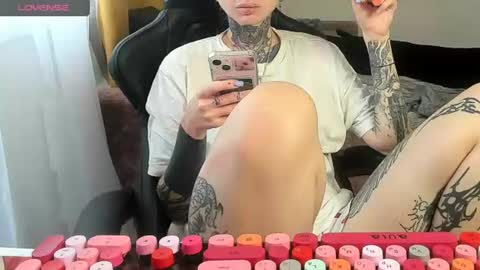 Snapshot of _feralberry__ chatting on 06.29.26 Alis online show from 06.29.26