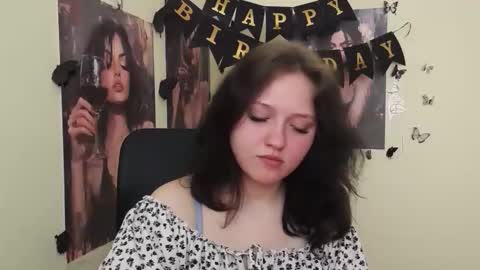 Snapshot of _foxy_lady chatting on 05.01.26 Alice online show from 05.01.26