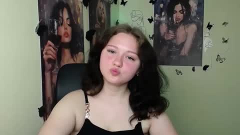 Snapshot of _foxy_lady chatting on 05.19.26 Alice online show from 05.19.26