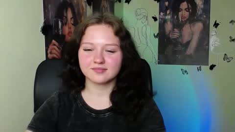 Snapshot of _foxy_lady chatting on 05.23.26 Alice online show from 05.23.26
