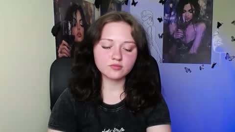 Snapshot of _foxy_lady chatting on 05.27.26 Alice online show from 05.27.26
