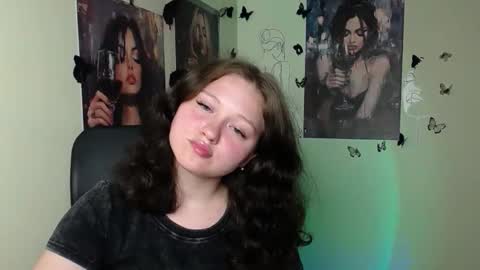 Snapshot of _foxy_lady chatting on 06.08.26 Alice online show from 06.08.26