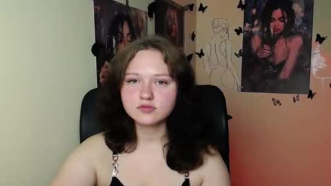 Snapshot of _foxy_lady chatting on 06.22.26 Alice online show from 06.22.26