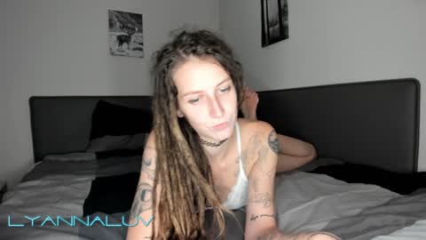 Lyanna and Derek online show from 01.04.25