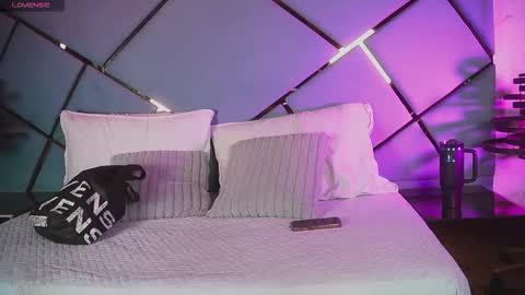 Snapshot of _giggy chatting on 12.20.25 _giggy online show from 12.20.25