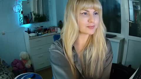 Snapshot of _glamorous_ chatting on 02.10.25 _glamorous_ online show from 02.10.25